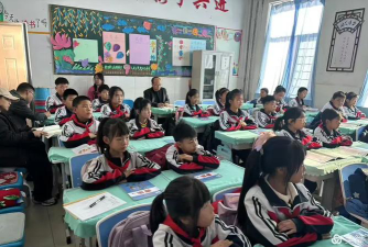 东辽县足民乡中心小学校阅读区