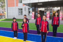 通化市东昌区红旗小学阅读区