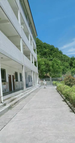 十堰市竹山县官渡镇官渡中学阅读区