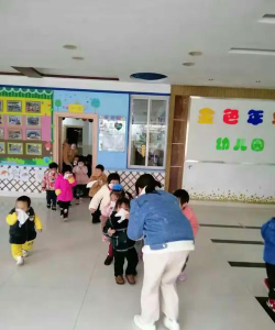 乐昌市河南金色年华幼儿园阅读区