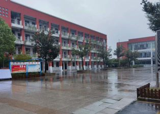大祥区雨溪唐四学校阅读区
