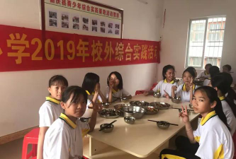 德庆县德城镇大桥小学阅读区