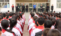 梅河口市山城镇中心校阅读区