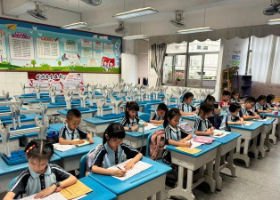 东莞市常平板石小学阅读区