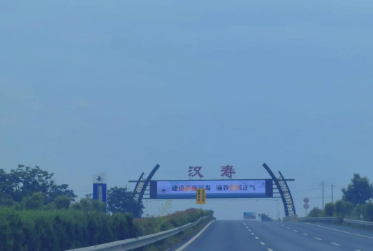 汉寿县岩汪湖镇中心学校阅读区