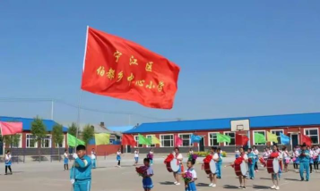 松原市宁江区伯都乡新民中心校阅读区