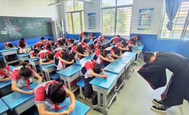 襄樊市第四十一中学阅读区