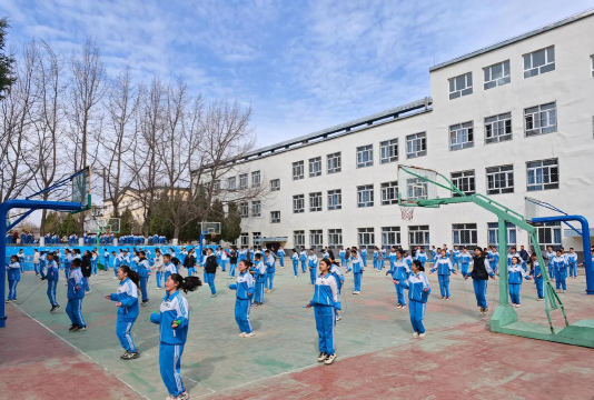 阿克苏市哈拉塔勒镇中学阅读区