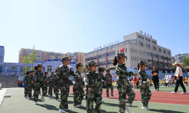 大连经济技术开发区港西小学阅读区