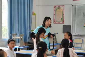 长海县海洋乡中心小学阅读区