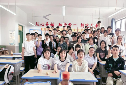 洛南县谢湾中学阅读区