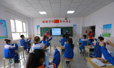 和田市玉龙喀什镇中心小学阅读区