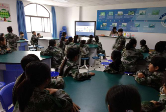 瓦房店市李官镇中心小学阅读区