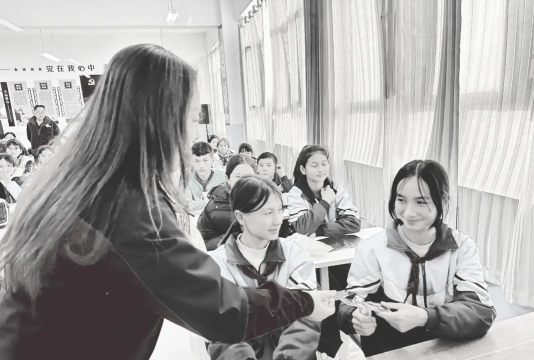 阿克苏市阿依库勒镇中学阅读区