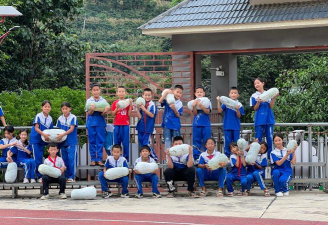 打拉腰小学阅读区