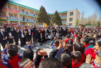 巴格其镇中心小学阅读区