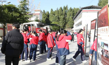 普觉镇中学阅读区