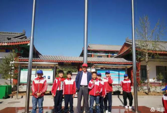 围场县杨家湾小学阅读区