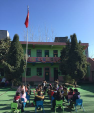 项城市范集蒋寨行政村学前班学校阅读区