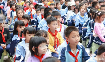 阳江市岗列学校阅读区