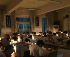 金矿子弟小学阅读区