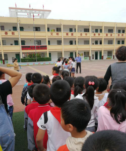 龙富小学阅读区
