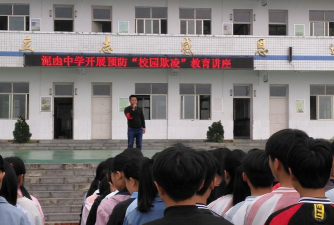 兴义泥凼镇中学阅读区