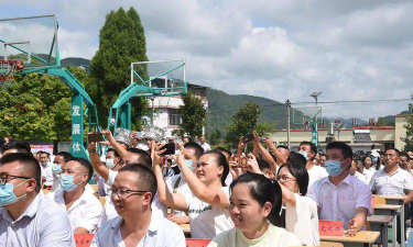 黄板乡中学阅读区