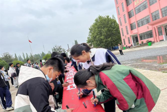 云梦县下辛店镇初级中学阅读区