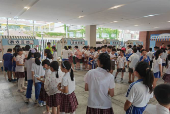 后石小学阅读区