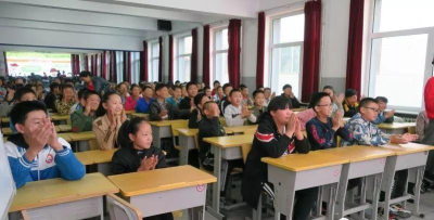 巴林右旗大板实验小学阅读区