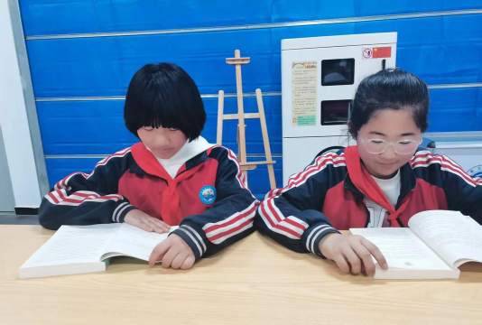 育新中心小学阅读区