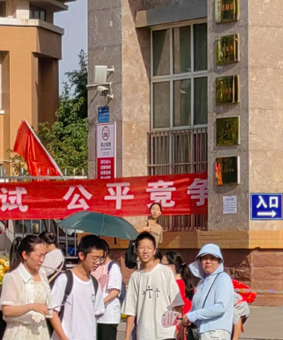 门达镇中心校阅读区