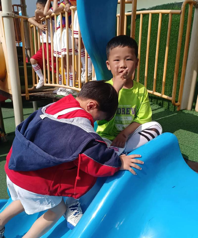 宁波市鄞州区咸祥镇乐苗幼儿班阅读区