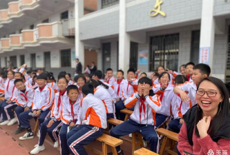 大石桥市水源镇中心小学阅读区