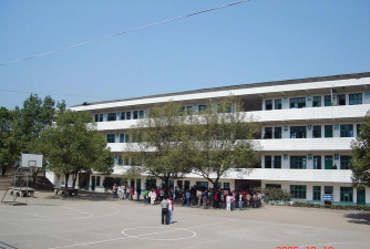 松滋市刘家场镇庆贺寺中学阅读区
