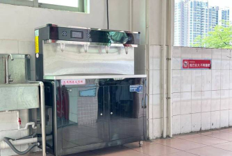 东风镇中心校阅读区