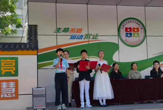 白塔区徐往子小学阅读区