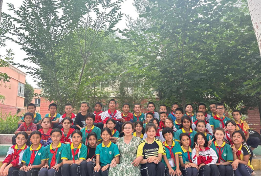 赛里木镇中学阅读区