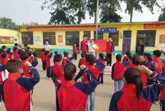 东只甲小学阅读区