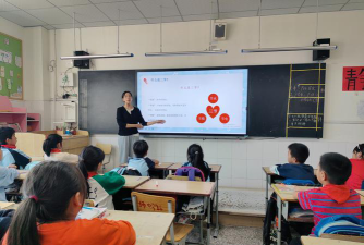 白塔区工农小学阅读区