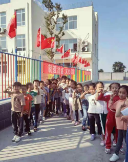 增村镇杨马村小学阅读区