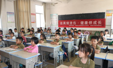 鲁北镇第五小学阅读区