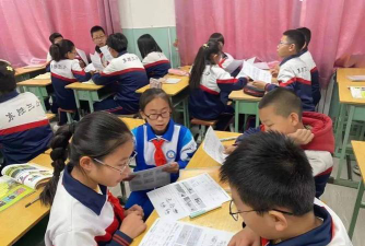 东胜区第三小学阅读区
