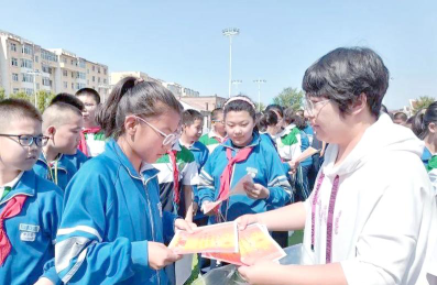 东胜区第六小学阅读区