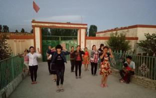 布隆乡中学阅读区