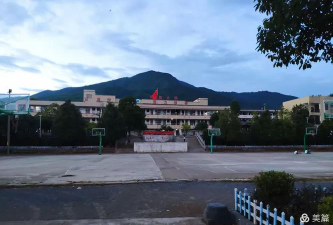 江华县宝昌九年制学校阅读区