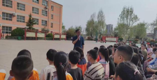 明德乡中心小学阅读区