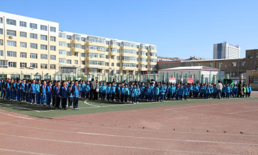 铁热克镇民汉学校阅读区