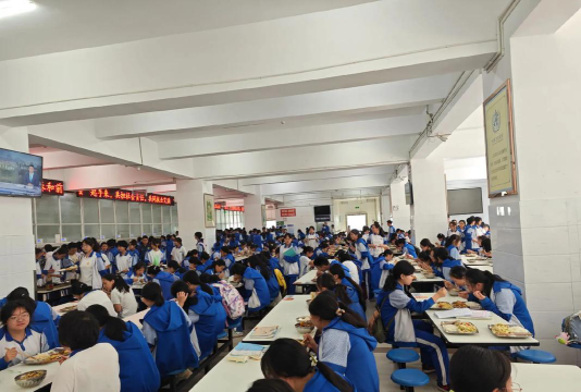 鹤城区盈口中学阅读区